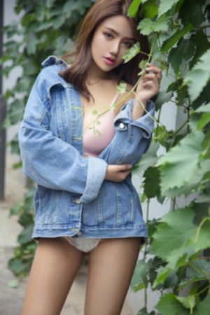 比基尼怪女